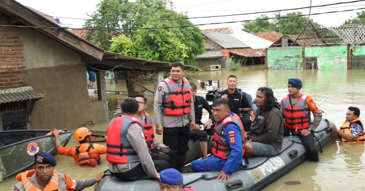 Antisipasi Pencurian Rumah Yang Ditinggalkan Warga, Serta Konsleting Listrik Saat Banjir, Polda Jabar Terus Intensifkan Patroli Di Karangligar Karawang