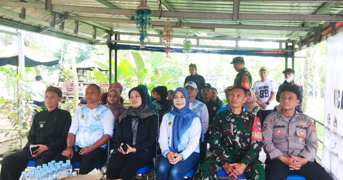 Camat Rancabungur Ikuti Kegiatan Gerakan Serentak Penanaman Pohon Bersama Bupati Bogor.