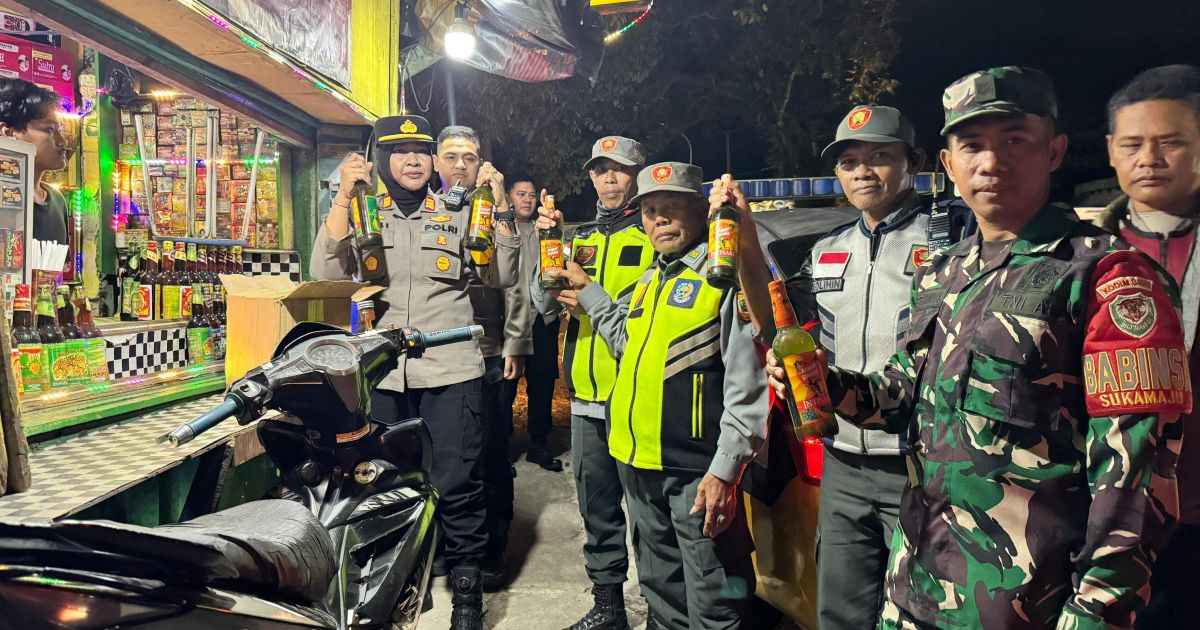 Polsek Megamendung Dalam Operasi KRYD Gabungan Berikan Rasa Aman Dibulan Suci Ramadhan Razia Miras Dan Berikan Informasi Layanan Call Center 110