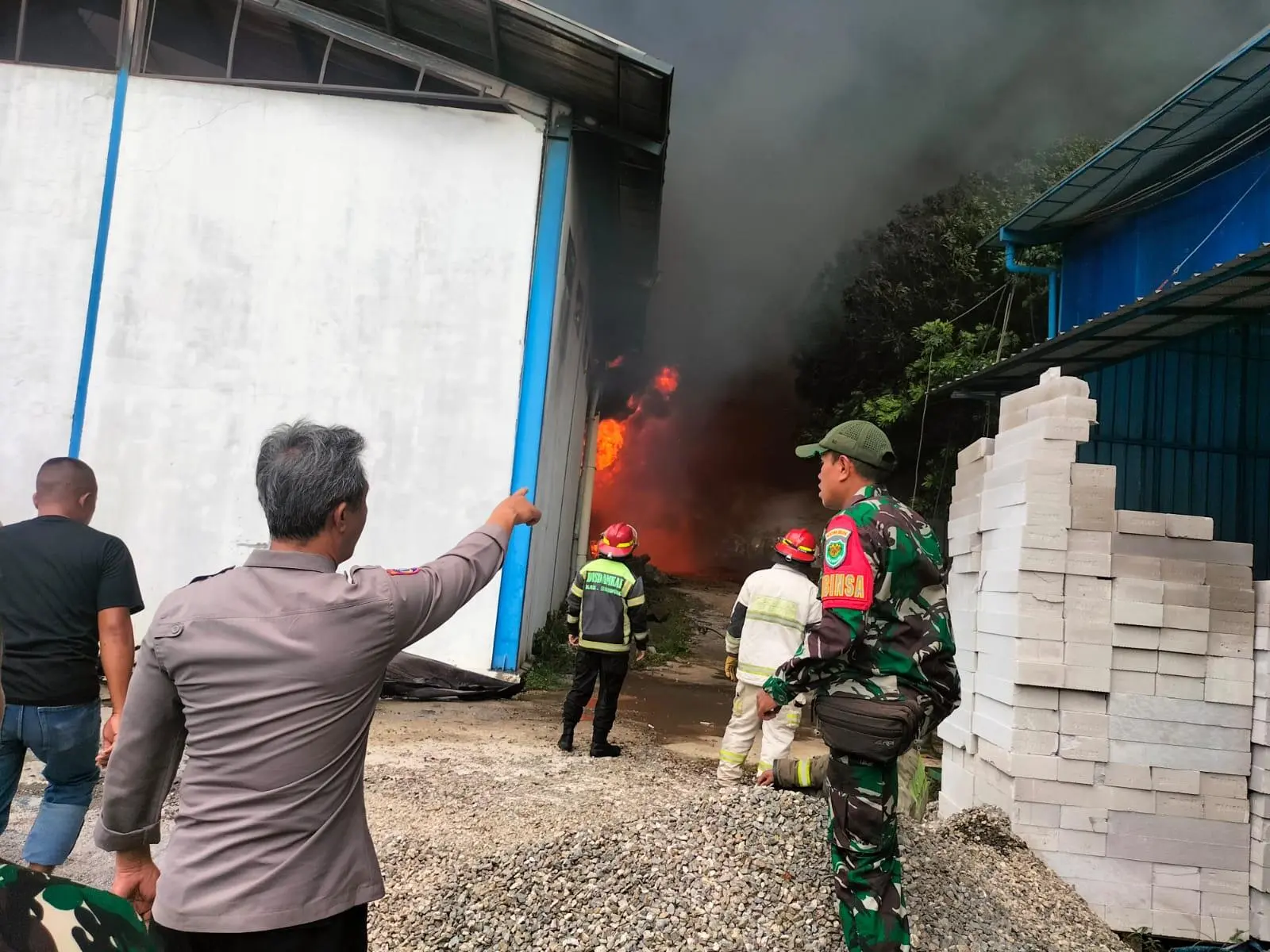 Polisi Selidiki Pabrik Tekstil Di Cikancung Bandung Yang Terbakar