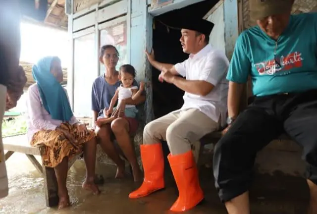 Tinjau Lokasi Banjir, Bupati Bekasi Pastikan Bantuan Logistik dan Penanganan Cepat