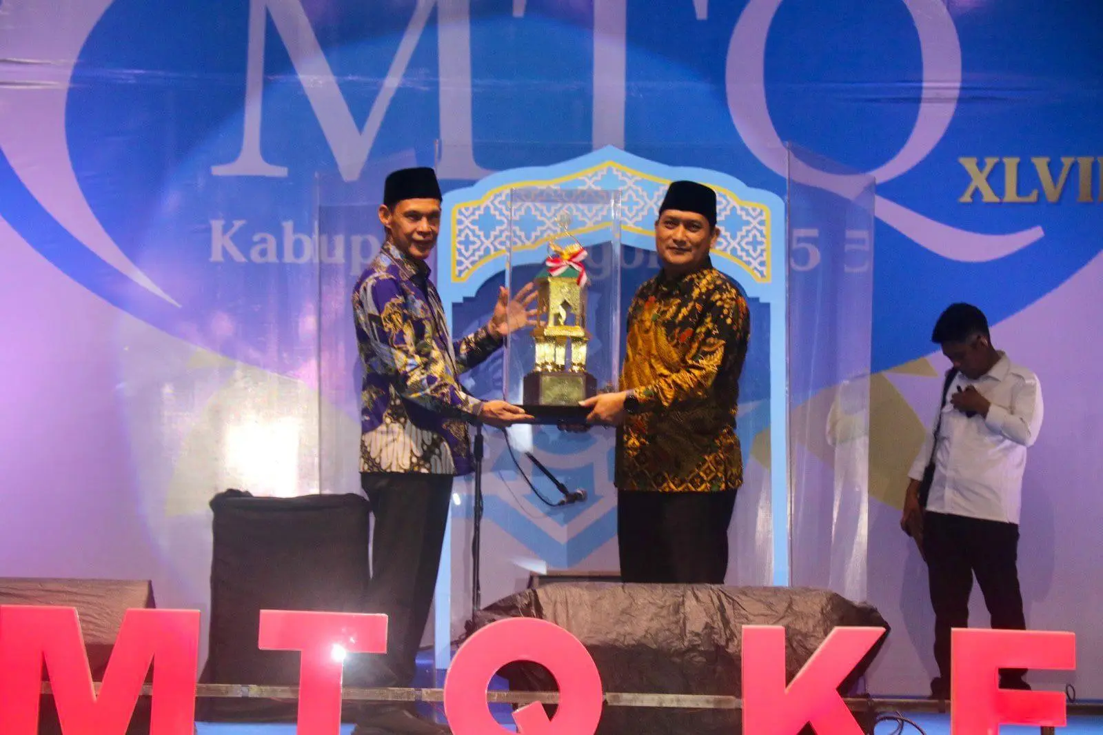 Kecamatan Cibinong Juara Umum MTQ, Jaro Ade Harap Para Juara Bisa Jadi Teladan