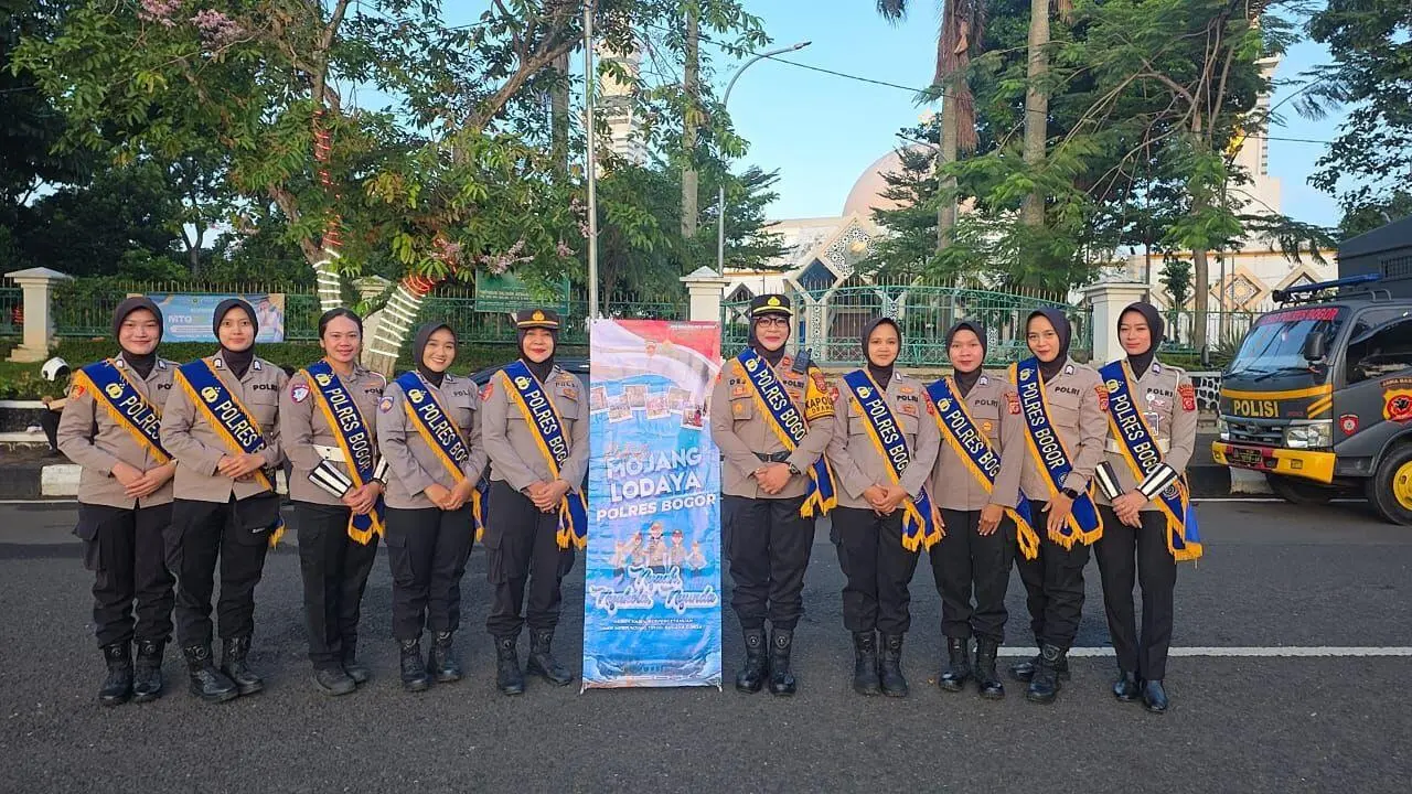 Dukung Patroli Mojang Lodaya Kapolda Jabar, Polwan Polres Bogor Sapa Warga Saat Uji Coba Car Free Day Di Jalan Tegar Beriman