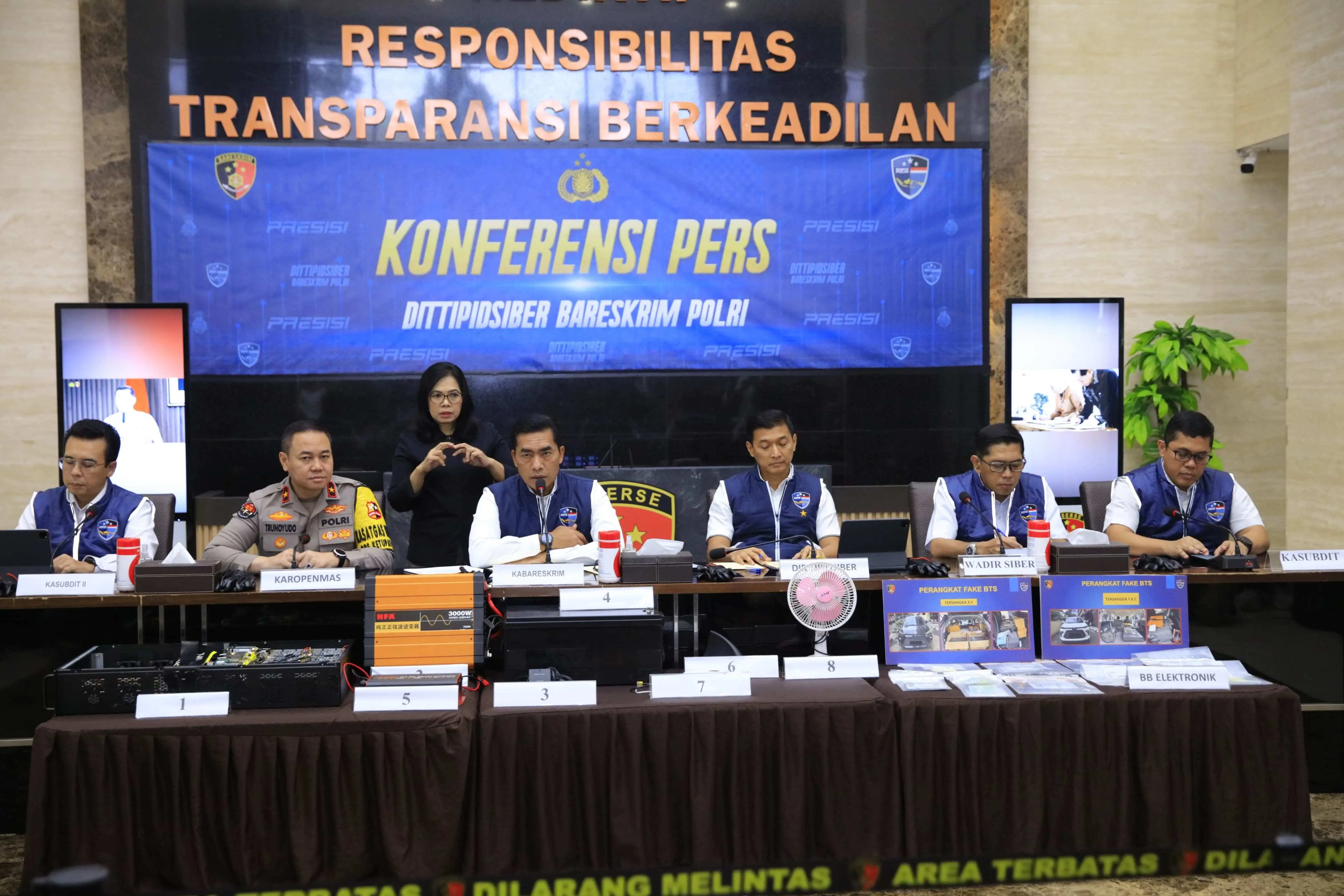 Polri Ungkap Sindikat Penipuan Online Berkedok Fake BTS Dan SMS Blast, Dua WNA Cina Ditangkap Di SCBD