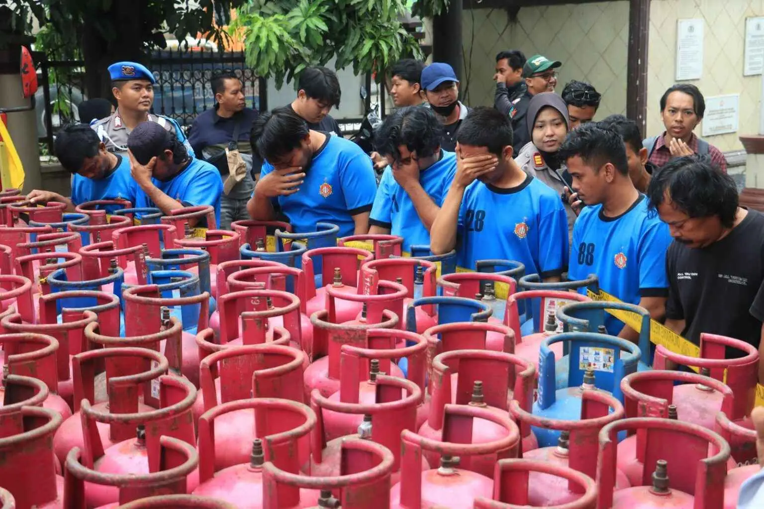 Polsek Klapanunggal Bersama Sat Reskrim Polres Bogor Ungkap Kasus Penyuntikan Tabung Gas Subsidi Ilegal