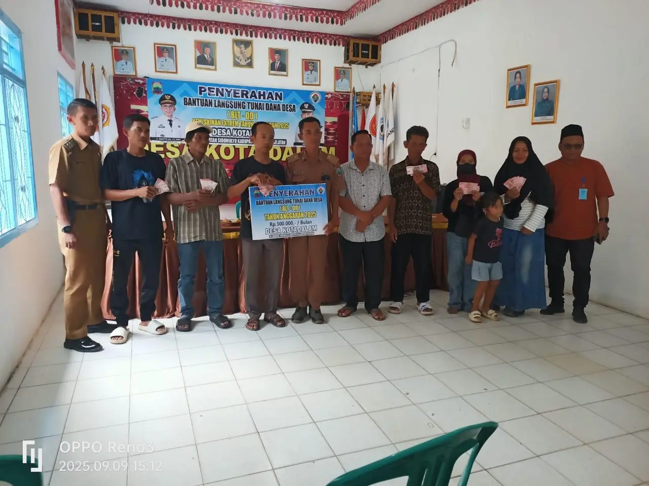 Pemdes Kota Dalam Salurkan BLT-DD Kemiskinan Extrem 2025