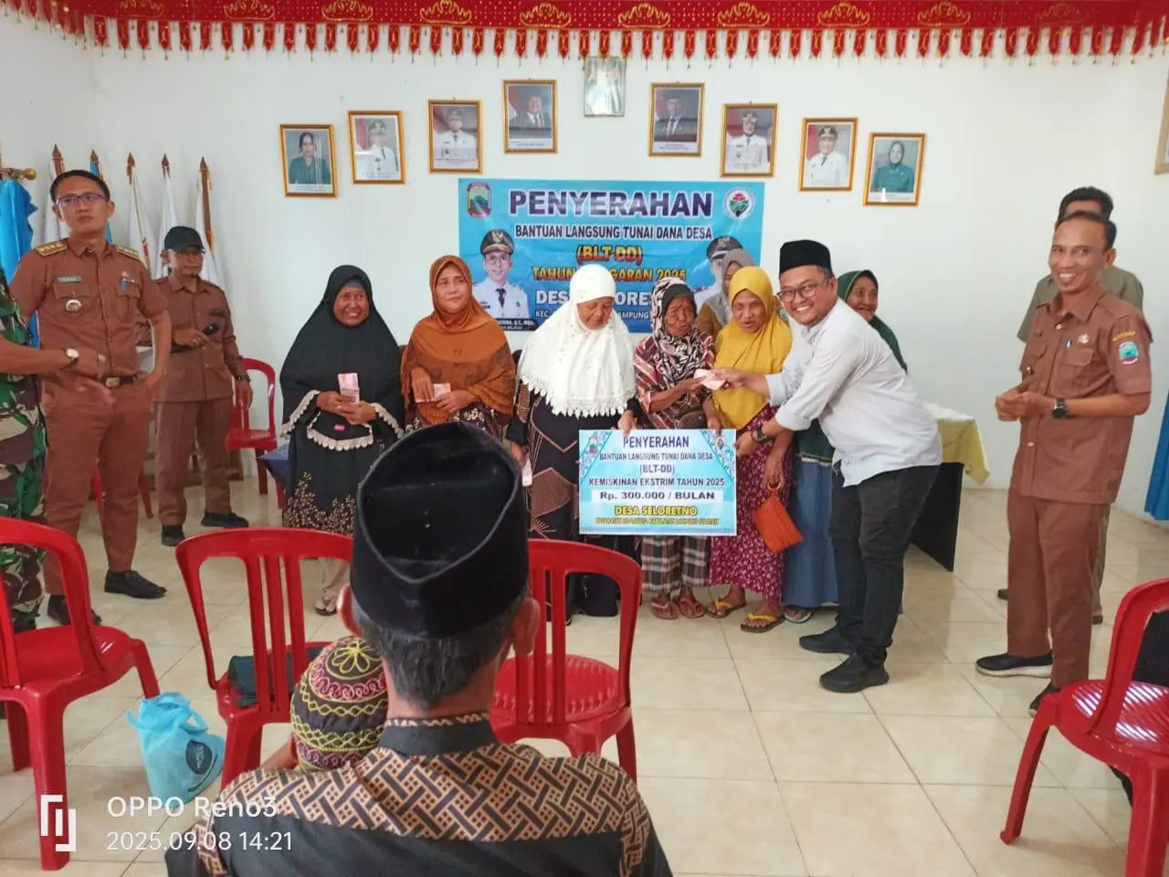 Pemdes Seloretno Salurkan BLT-DD Tahap Tiga.
